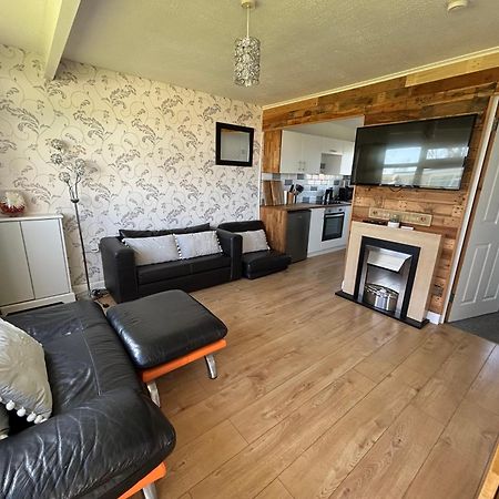 Signature, Scratby - Two Bed Chalet, Sleeps 7, Free Wi-Fi, Bed Linen And Towels Included, Pets Welcome And Onsite Entertainment Available Eksteriør billede