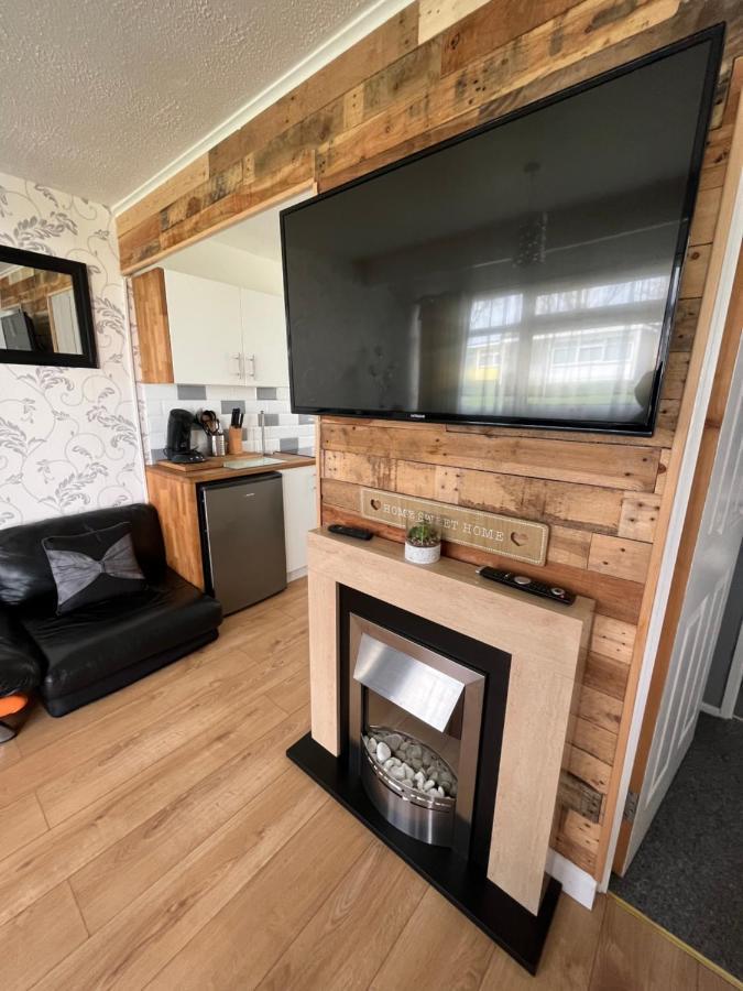 Signature, Scratby - Two Bed Chalet, Sleeps 7, Free Wi-Fi, Bed Linen And Towels Included, Pets Welcome And Onsite Entertainment Available Eksteriør billede