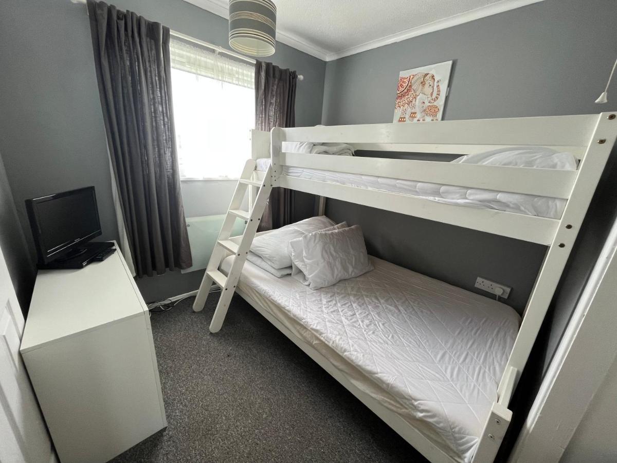 Signature, Scratby - Two Bed Chalet, Sleeps 7, Free Wi-Fi, Bed Linen And Towels Included, Pets Welcome And Onsite Entertainment Available Eksteriør billede