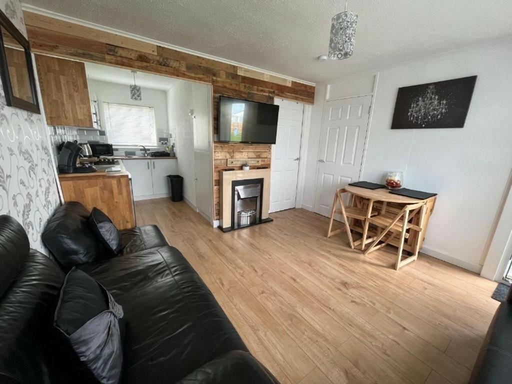 Signature, Scratby - Two Bed Chalet, Sleeps 7, Free Wi-Fi, Bed Linen And Towels Included, Pets Welcome And Onsite Entertainment Available Eksteriør billede