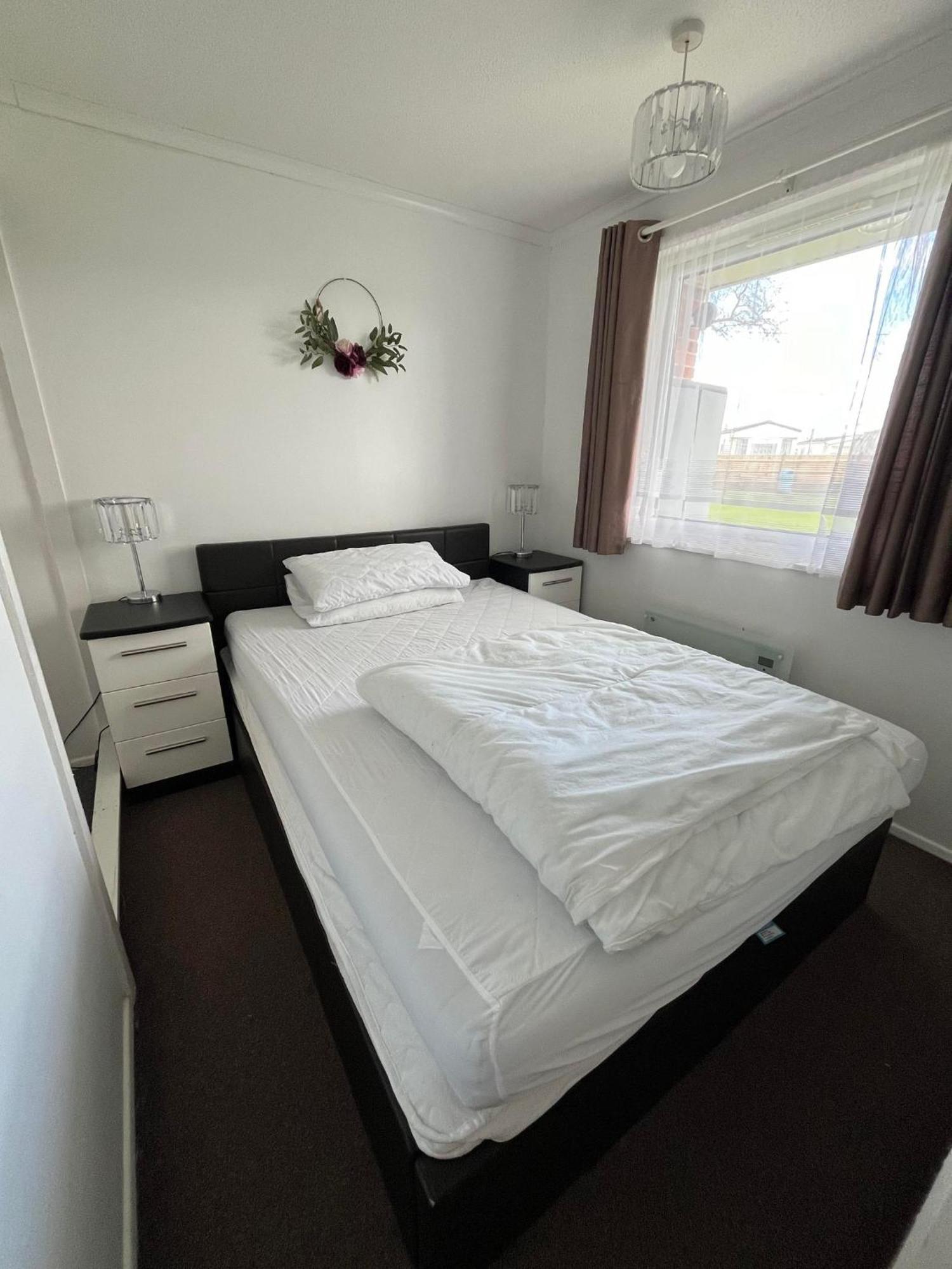 Signature, Scratby - Two Bed Chalet, Sleeps 7, Free Wi-Fi, Bed Linen And Towels Included, Pets Welcome And Onsite Entertainment Available Eksteriør billede