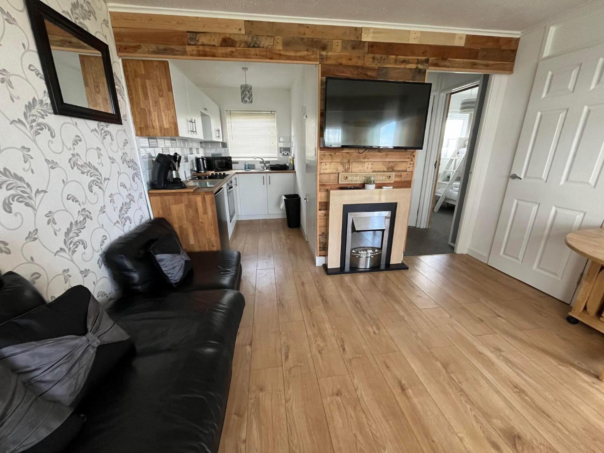 Signature, Scratby - Two Bed Chalet, Sleeps 7, Free Wi-Fi, Bed Linen And Towels Included, Pets Welcome And Onsite Entertainment Available Eksteriør billede