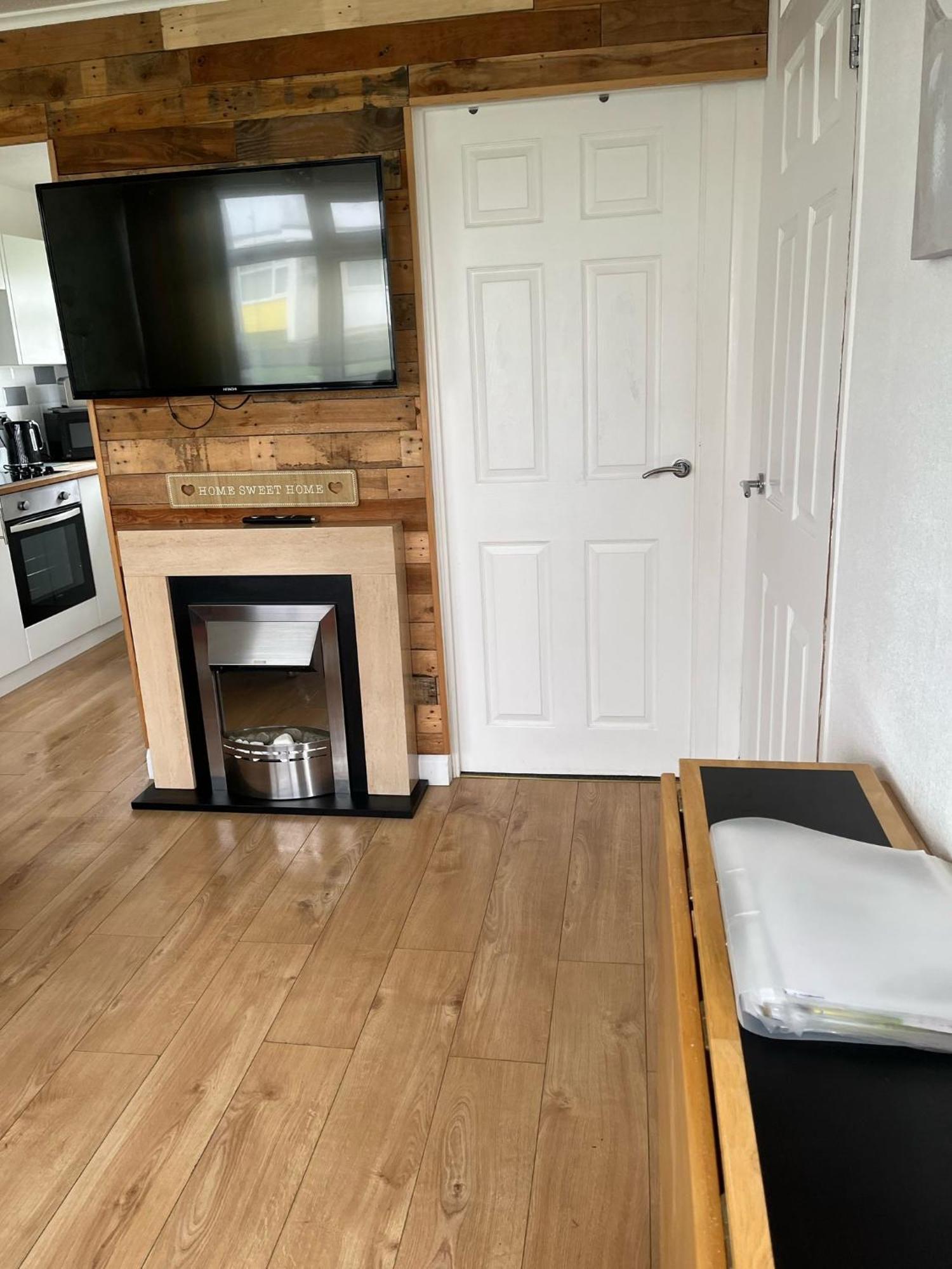Signature, Scratby - Two Bed Chalet, Sleeps 7, Free Wi-Fi, Bed Linen And Towels Included, Pets Welcome And Onsite Entertainment Available Eksteriør billede