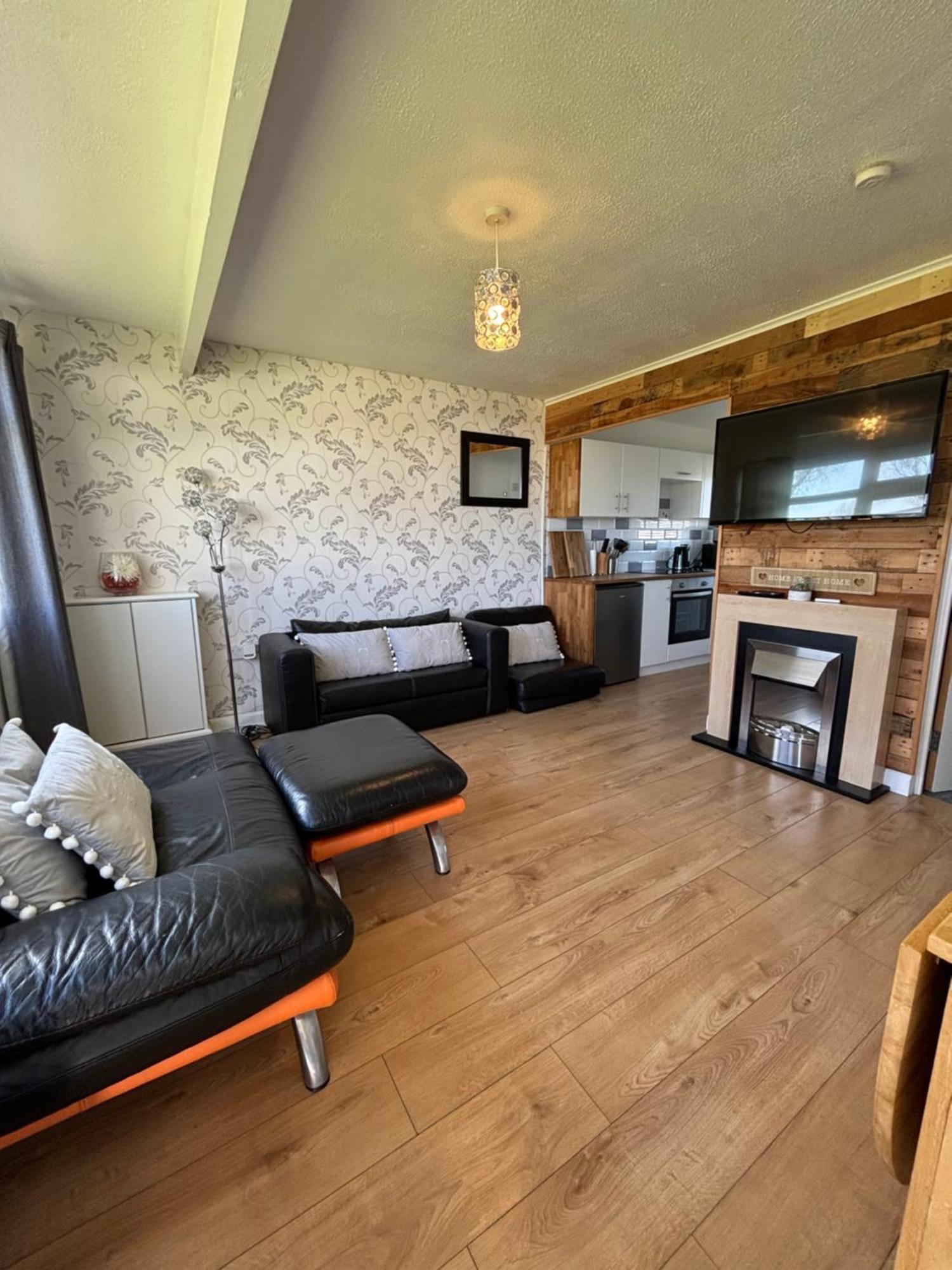 Signature, Scratby - Two Bed Chalet, Sleeps 7, Free Wi-Fi, Bed Linen And Towels Included, Pets Welcome And Onsite Entertainment Available Eksteriør billede
