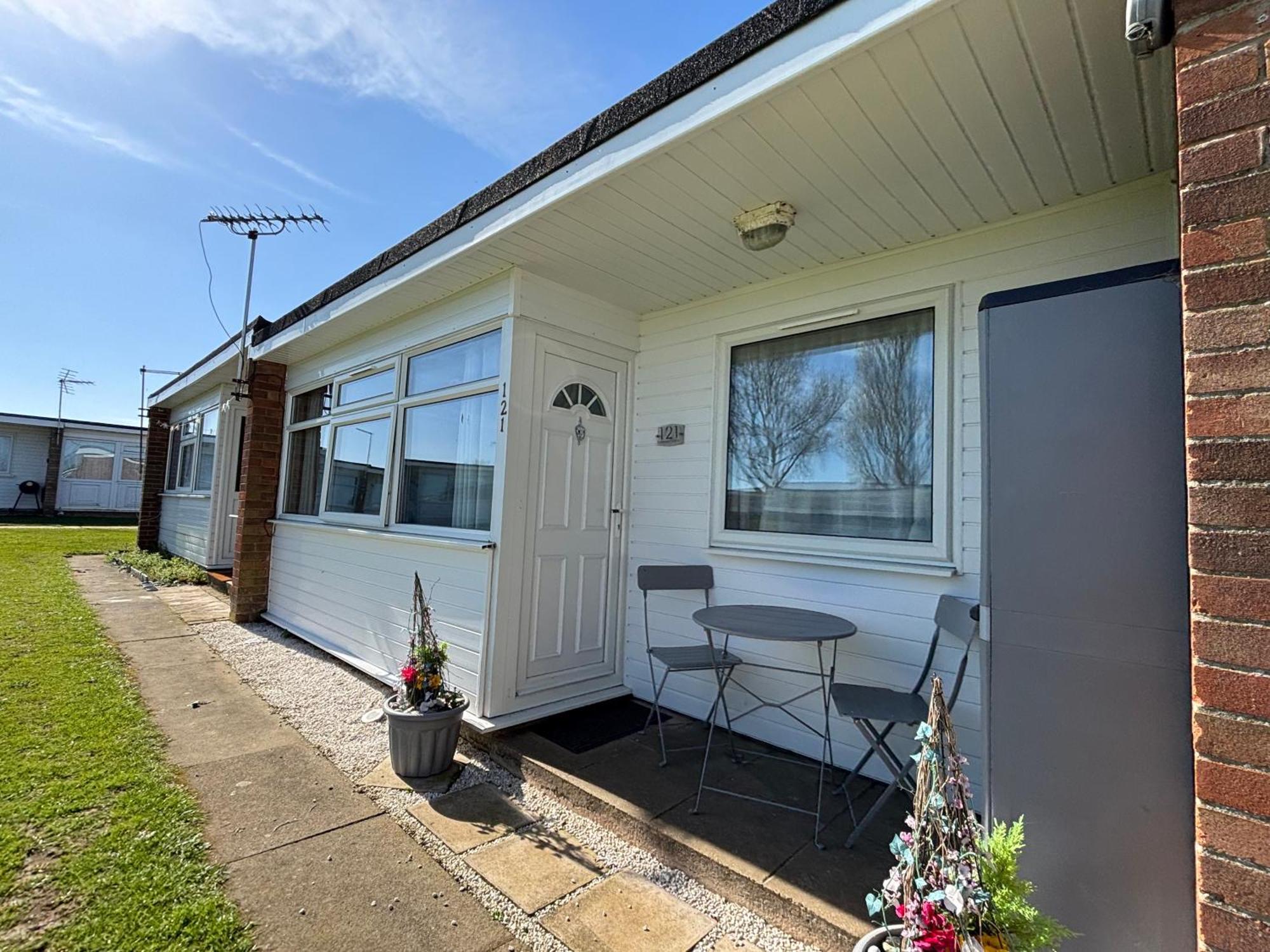 Signature, Scratby - Two Bed Chalet, Sleeps 7, Free Wi-Fi, Bed Linen And Towels Included, Pets Welcome And Onsite Entertainment Available Eksteriør billede