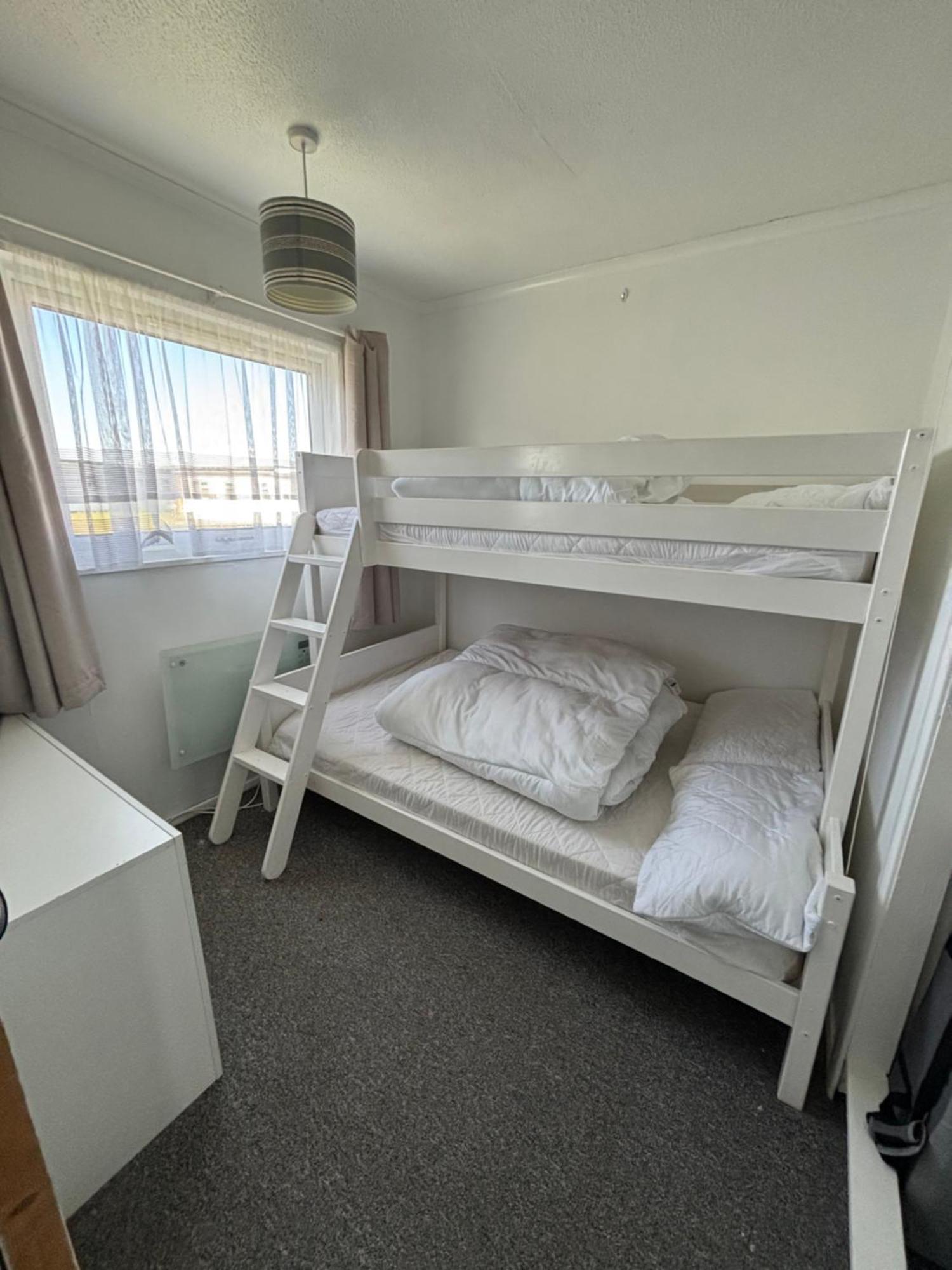 Signature, Scratby - Two Bed Chalet, Sleeps 7, Free Wi-Fi, Bed Linen And Towels Included, Pets Welcome And Onsite Entertainment Available Eksteriør billede